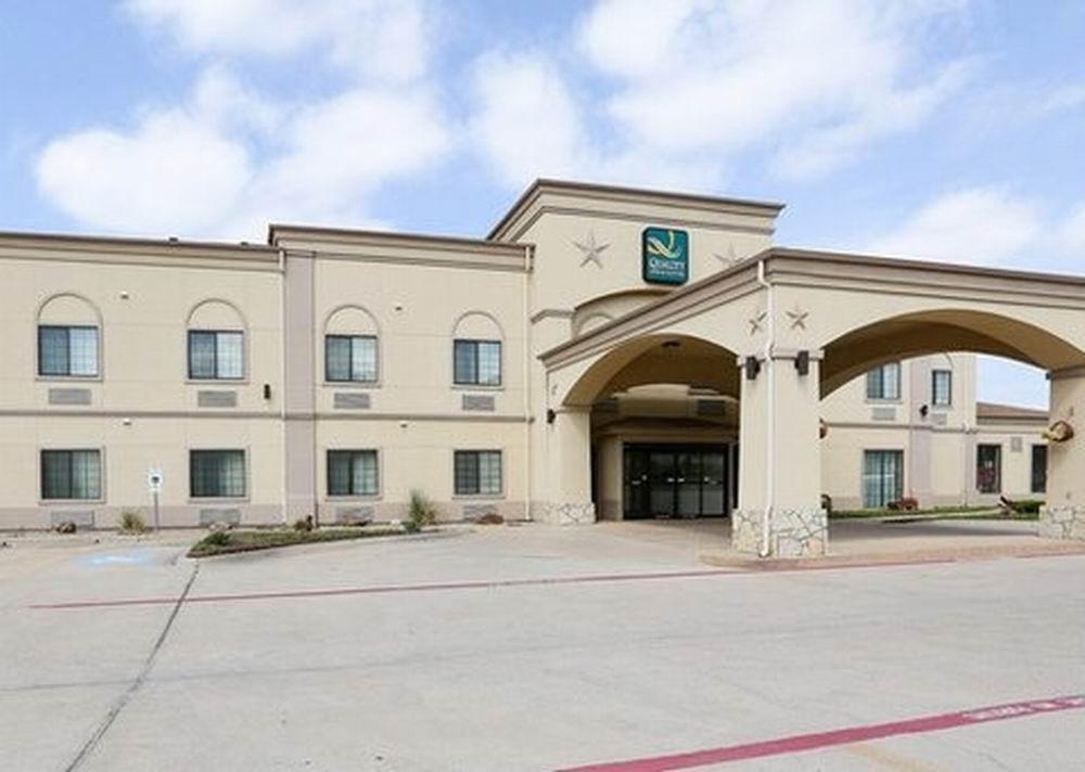 Quality Inn & Suites - Glen Rose Exterior photo